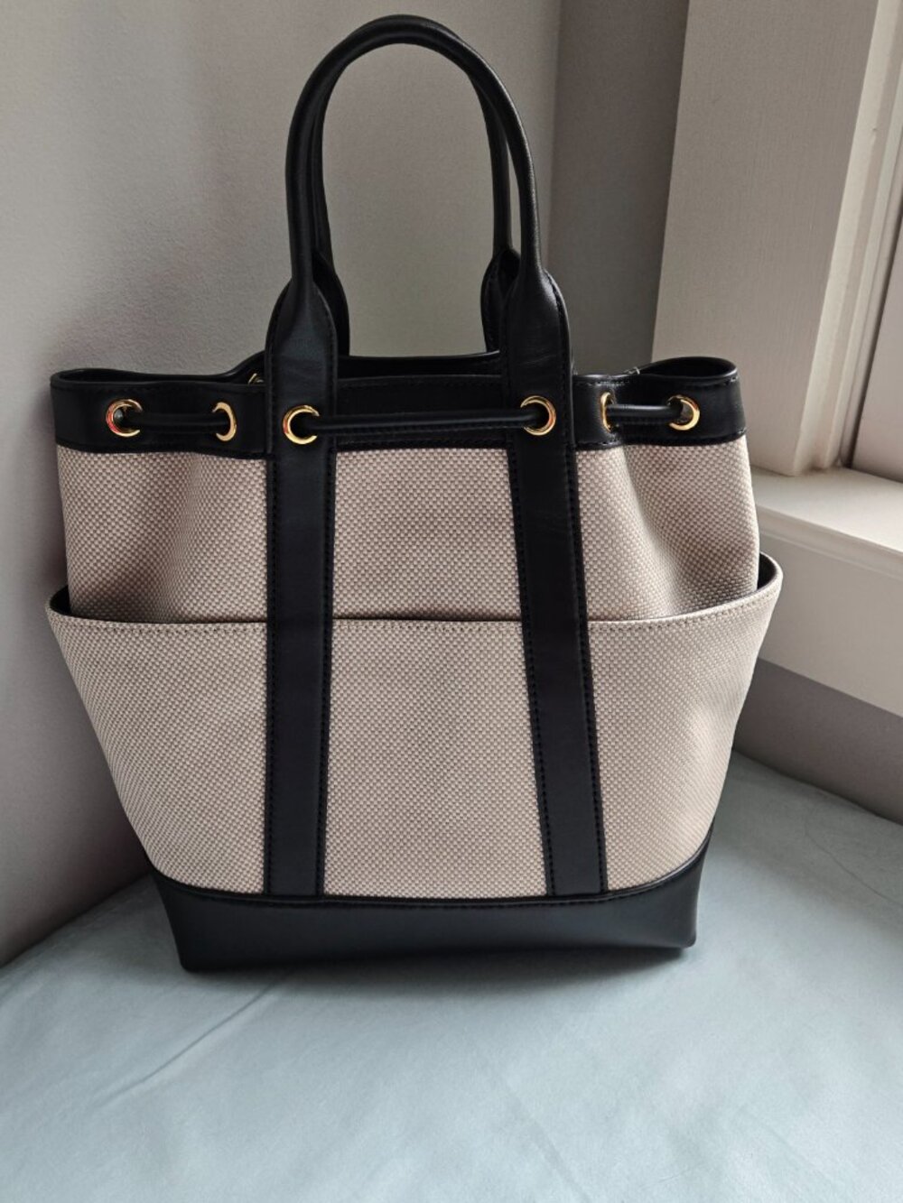 NWT veronica beard goody bag cream canvas and black leather trim - Picture 2 of 6